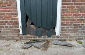 Boerderij Doornspijk Rijksmonument detail deur restauratie