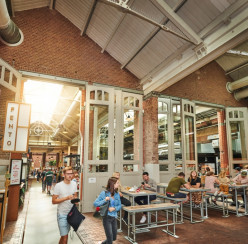hallen mensen interieur horeca