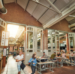 hallen mensen interieur horeca