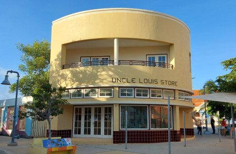 Uncle Louis Store Aruba 1