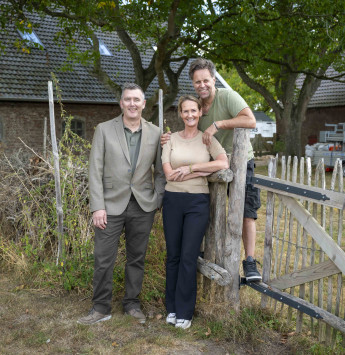 Accountmanager Harry Kers met de eigenaren van Boerderij Scholtenshof