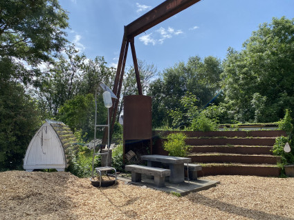 Metaalkathedraal buiten