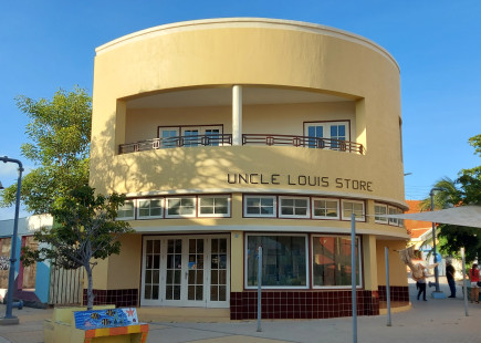 Uncle Louis Store Aruba 1