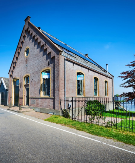 Woonhuis in de lente