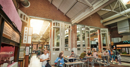 hallen mensen interieur horeca